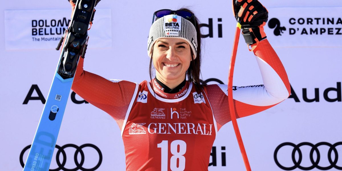 ALPINE SKIING – FIS WC Cortina D Ampezzo CORTINA D AMPEZZO,ITALY,26.JAN.24 - ALPINE SKIING - FIS World Cup, downhill, ladies. Image shows the rejoicing of Stephanie Venier (AUT). Photo: GEPA pictures/ Mario Buehner-Weinrauch