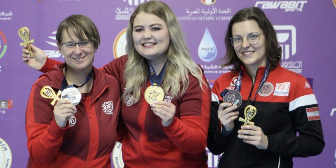 2022-10-26_issf-wm-kairo_img-hofmann-siegerehrung-1536×801 2022-10-26_issf-wm-kairo_img-hofmann-siegerehrung-1536x801