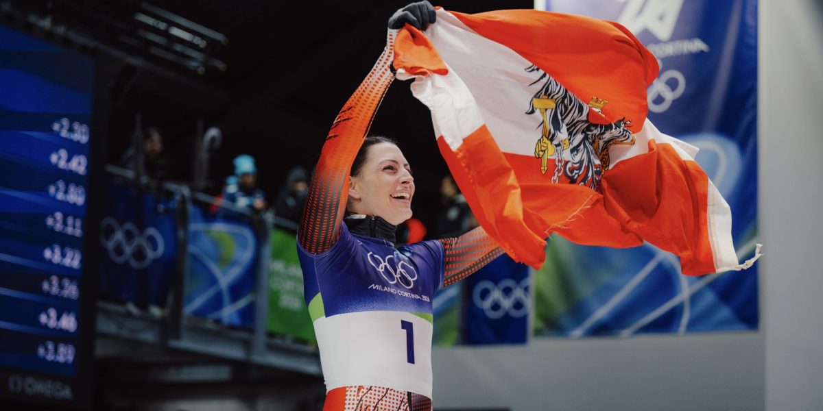 CORTINA D AMPEZZO,ITALY,14.FEB.26 - OLYMPICS, SKELETON - Winter Olympic Games Milano Cortina 2026, women, medal ceremony. Image shows the rejoicing of Janine Flock (AUT). Keywords: medal Photo: GEPA pictures/ Alexander Solc