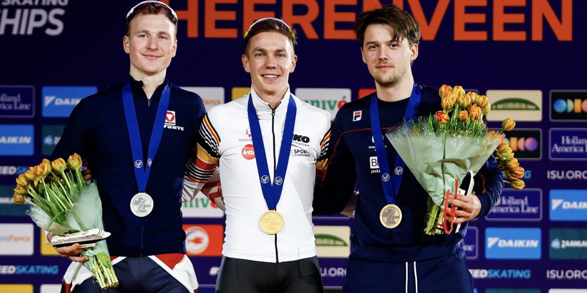 HEERENVEEN,NETHERLANDS,07.JAN.24 - SPEED SKATING - European Single Distances Championships, mass start, men. Image shows Gabriel Odor (AUT), Bart Swings (BEL) and Allan Dahl Johansson (NOR). keywords: award ceremony. Photo: GEPA pictures/ Pro Shots/ Erik Pasman - ATTENTION - COPYRIGHT FOR AUSTRIAN CLIENTS ONLY