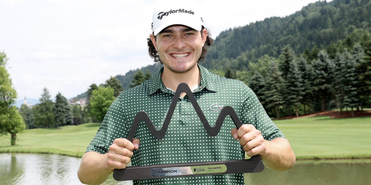 HAUS,AUSTRIA,06.JUL.25 - GOLF - Interwetten Open, HotelPlanner Tour, Golfclub Schladming. Image shows Maximilian Steinlechner (AUT). keywords: trophy. Photo: GEPA pictures/ Hans Oberlaender
