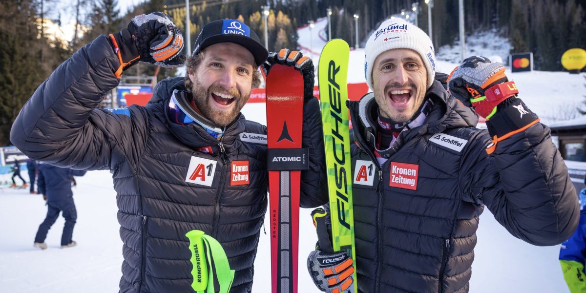 ALTA BADIA,ITALY,21.DEC.25 - ALPINE SKIING - FIS World Cup, giant slalom, men. Image shows the rejoicing of Marco Schwarz and Stefan Brennsteiner (AUT). Photo: GEPA pictures/ Harald Steiner