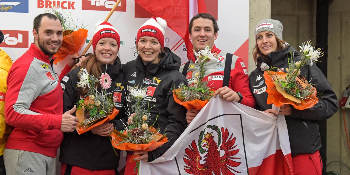SKELETON, BOBSLEIGH – IBSF World Championships, Igls IGLS,AUSTRIA,14.FEB.16 - SKELETON, BOBSLEIGH - IBSF World Championships, Igls, team competition, flower ceremony. Image shows Danut Ion Moldovan, Sanne Dekker, Christina Hengster, Benjamin Maier and Janine Flock (AUT). Photo: GEPA pictures/ Hans Osterauer
